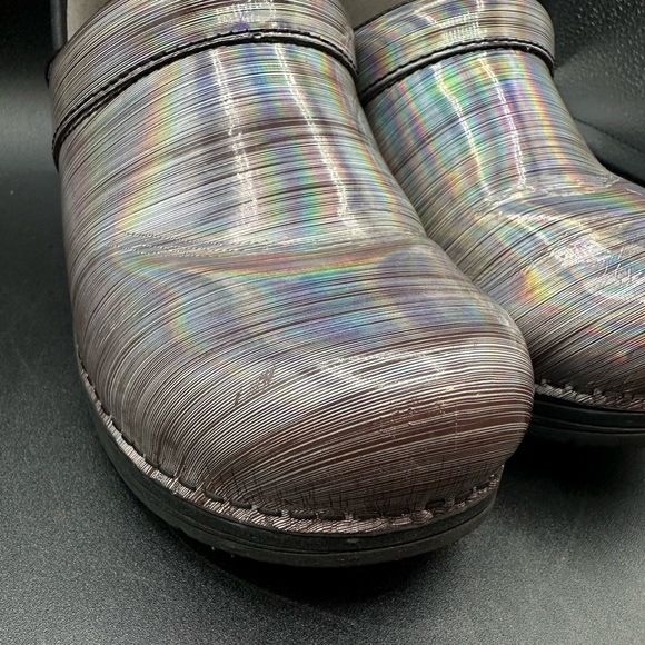 Dansko Womens LT Pro Prism Patent Leather Slip On Metallic Clogs Shoes 38 US 7.5 - Picture 3 of 8
